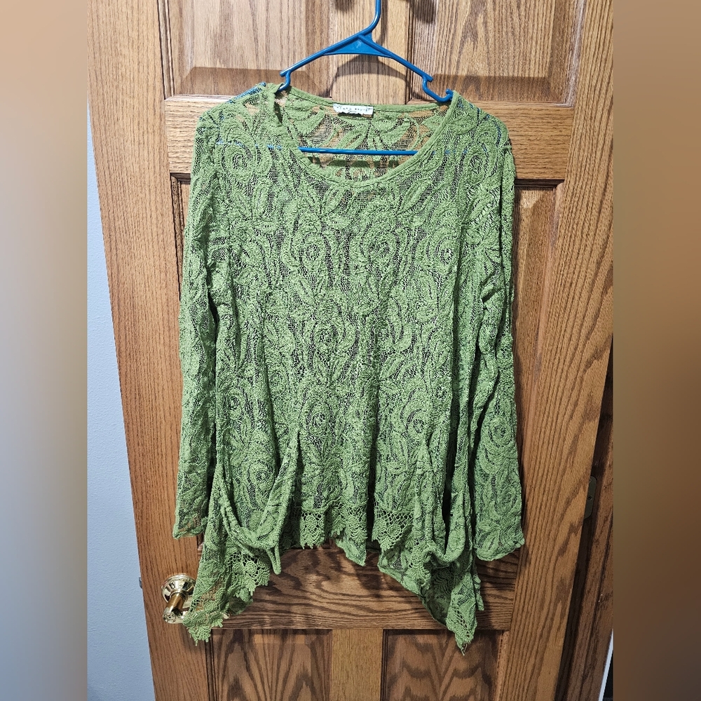 Green Lace Long-Sleeve Women's Top